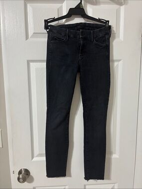 MOTHER Looker Ankle Fray Jeans - Size: 24 Wash: Blackbird (washed black)